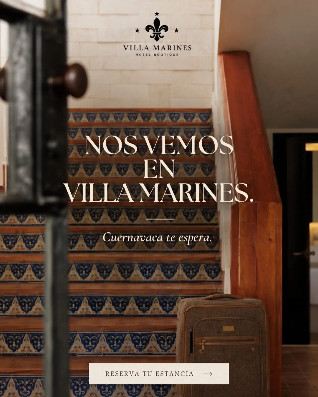 Escalera de azulejos en Villa Marines